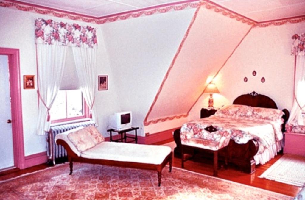 Whistler'S Inn Lenox Esterno foto